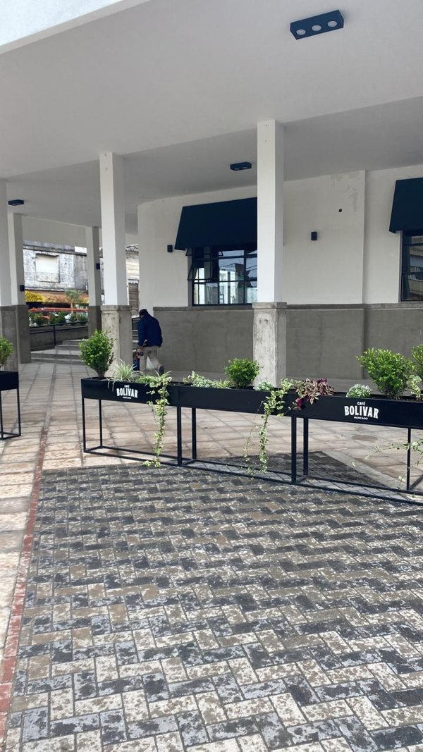 Café Bolívar · Terminal Vieja · Galería y mesas