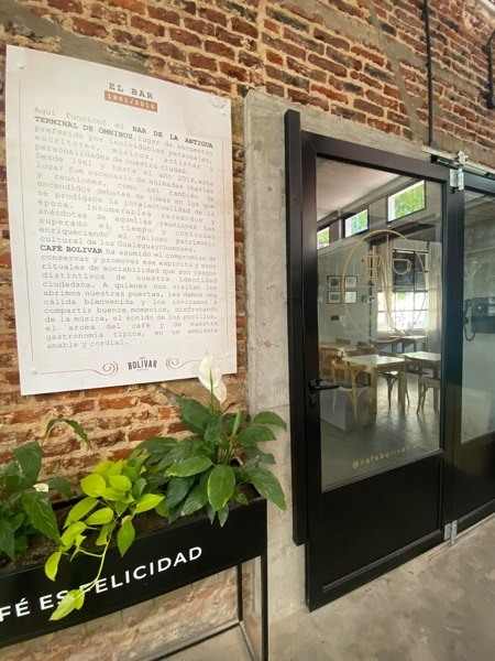 Café Bolívar · Vieja Terminal · La entrada