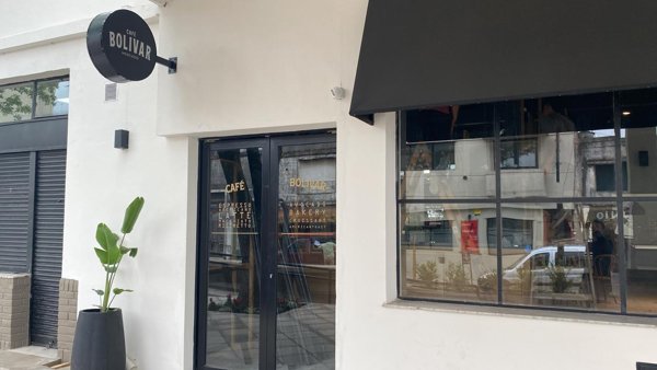 Café Bolívar · Vieja Terminal · Fachada y entrada