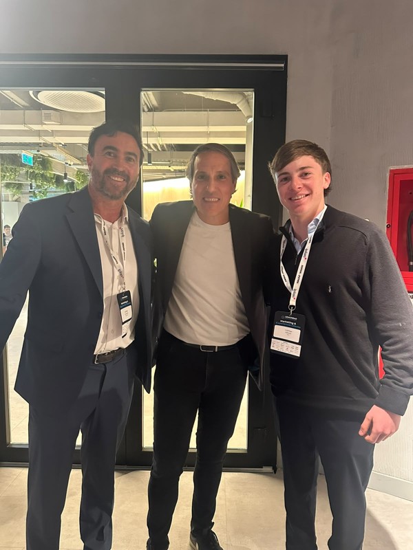 Con Alfonso · Compartiendo un encuentro de marketing y experiencia del cliente