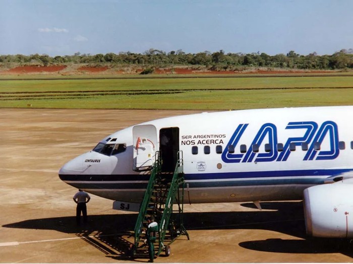 Avión de LAPA con el nombre Centaurus y el lema Ser argentinos nos acerca