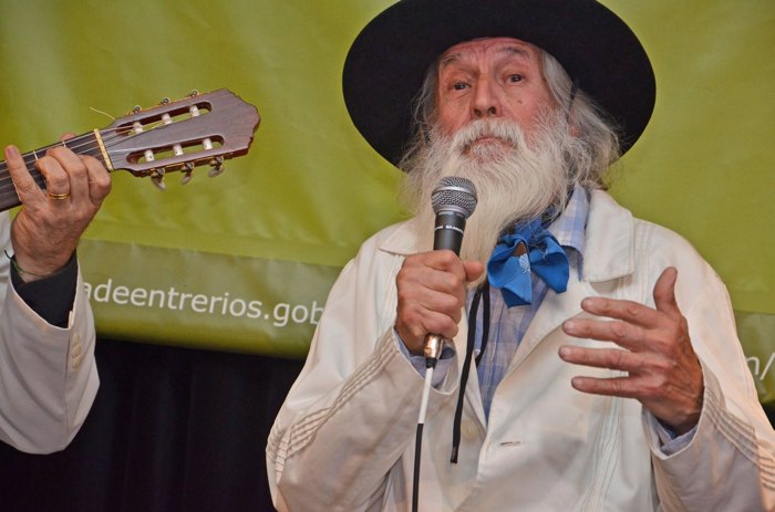 Tatú Harispe · En el escenario